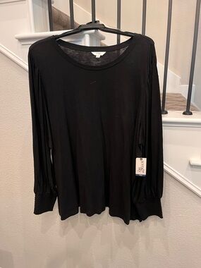 Terra & Sky Black Long-Sleeve Scoop Neck Blouse
